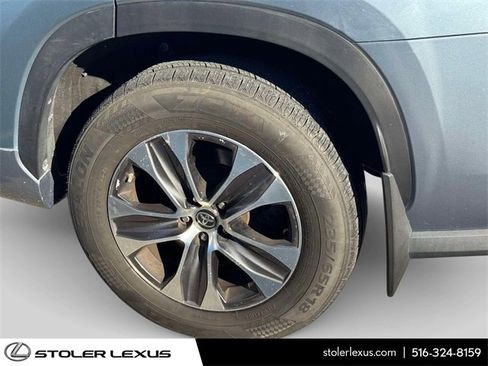 Used 2020 Toyota Highlander XLE image 12