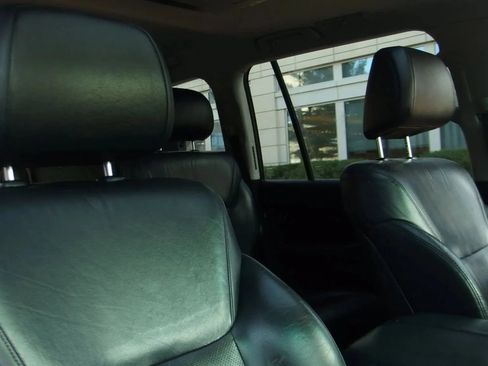 Used 2011 Lexus LX 570 4WD w/ Luxury Pkg image 59