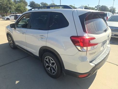 Used 2021 Subaru Forester Premium w/ Popular Package #1 AWD/4WD image 3