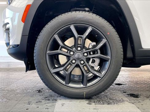 New 2025 Jeep Grand Cherokee L Limited image 14