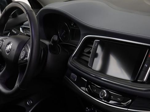 Used 2020 Buick Enclave Essence image 21