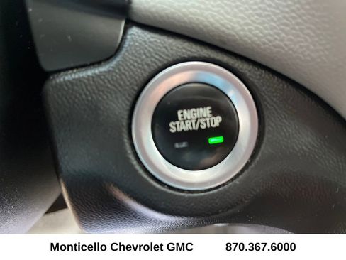 Used 2020 Chevrolet Equinox LT image 18