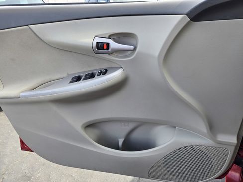 Used 2010 Toyota Corolla image 22