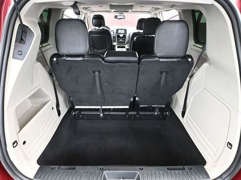 Used 2016 Chrysler Town & Country Touring-L FWD image 31