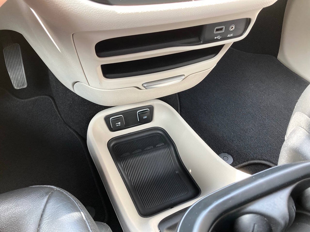 Used 2020 Chrysler Pacifica Touring-L FWD image 31