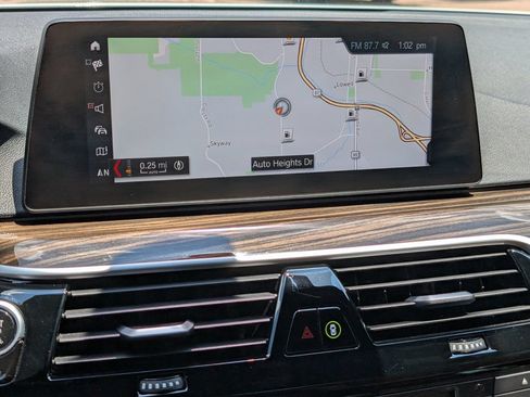 Used 2019 BMW 530i xDrive AWD/4WD image 16