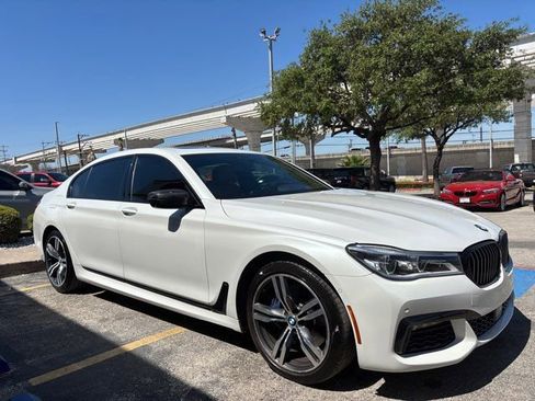 Used 2018 BMW 750i image 7