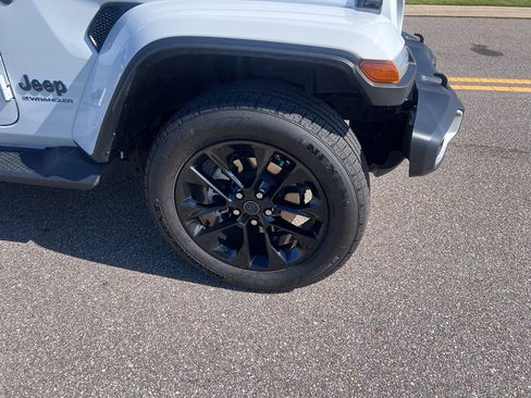Certified 2025 Jeep Wrangler Unlimited Sahara AWD/4WD image 4