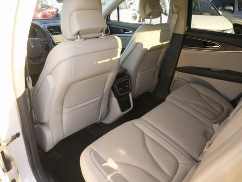 Used 2018 Lincoln MKX Reserve w/ Driver Assistance Package image 12