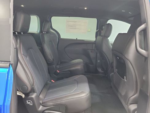 New 2027 Chrysler Pacifica Select AWD/4WD image 12