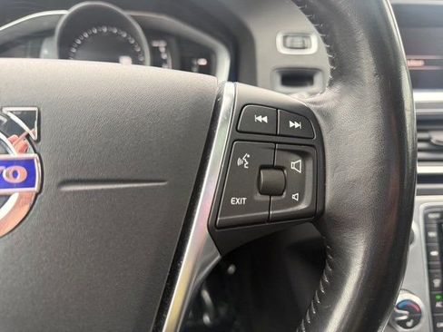 Used 2018 Volvo V60 T5 Dynamic w/ Vision Package image 16