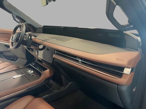 Used 2025 Lincoln Navigator Reserve image 23