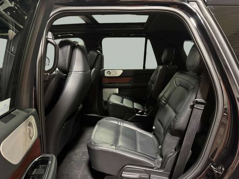 Certified 2021 Lincoln Navigator Reserve w/ Luxury Package AWD/4WD image 28