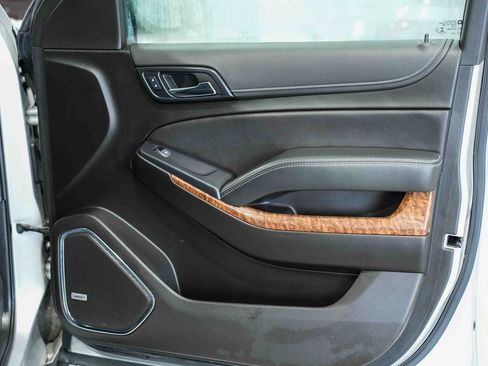 Used 2019 Chevrolet Suburban Premier image 18