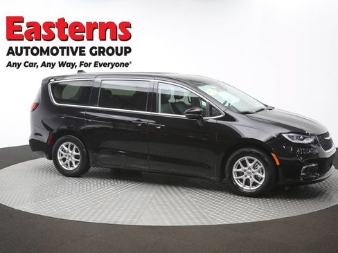 Used 2024 Chrysler Pacifica Touring-L FWD image 46