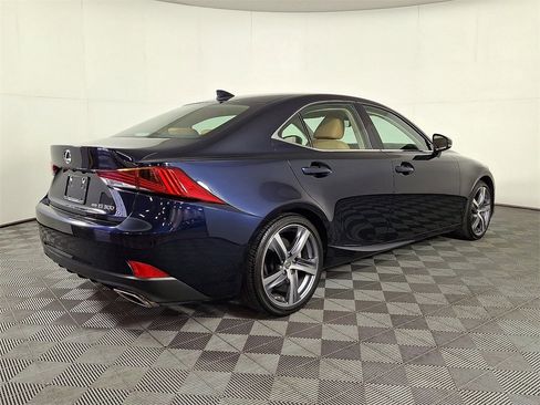 Used 2018 Lexus IS 300 AWD image 9