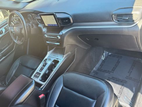 Used 2020 Ford Explorer XLT w/ Equipment Group 202A image 11