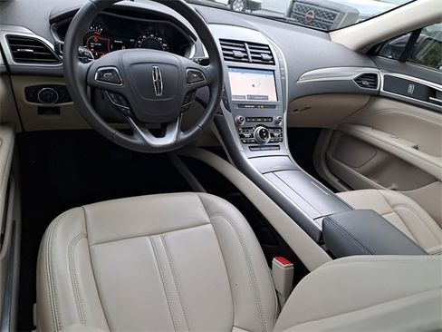 Used 2020 Lincoln MKZ w/ Convenience Package image 10