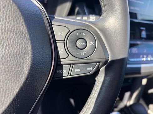 Used 2022 Toyota Corolla Cross LE w/ Moonroof Package image 16