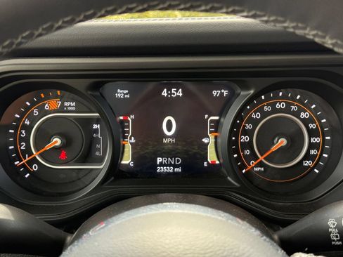 Used 2025 Jeep Wrangler Unlimited Sahara AWD/4WD image 40