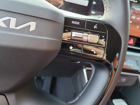 New 2027 Kia Carnival SX w/ Dark Edition Package FWD image 28