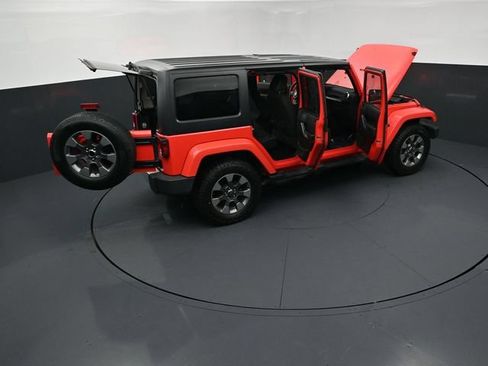Used 2013 Jeep Wrangler Unlimited Sahara w/ Dual Top Group AWD/4WD image 30
