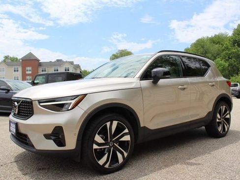 Certified 2023 Volvo XC40 B5 Ultimate w/ Climate Package AWD/4WD image 3