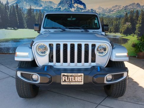 Used 2023 Jeep Wrangler Unlimited Sahara w/ Cold Weather Group AWD/4WD image 2