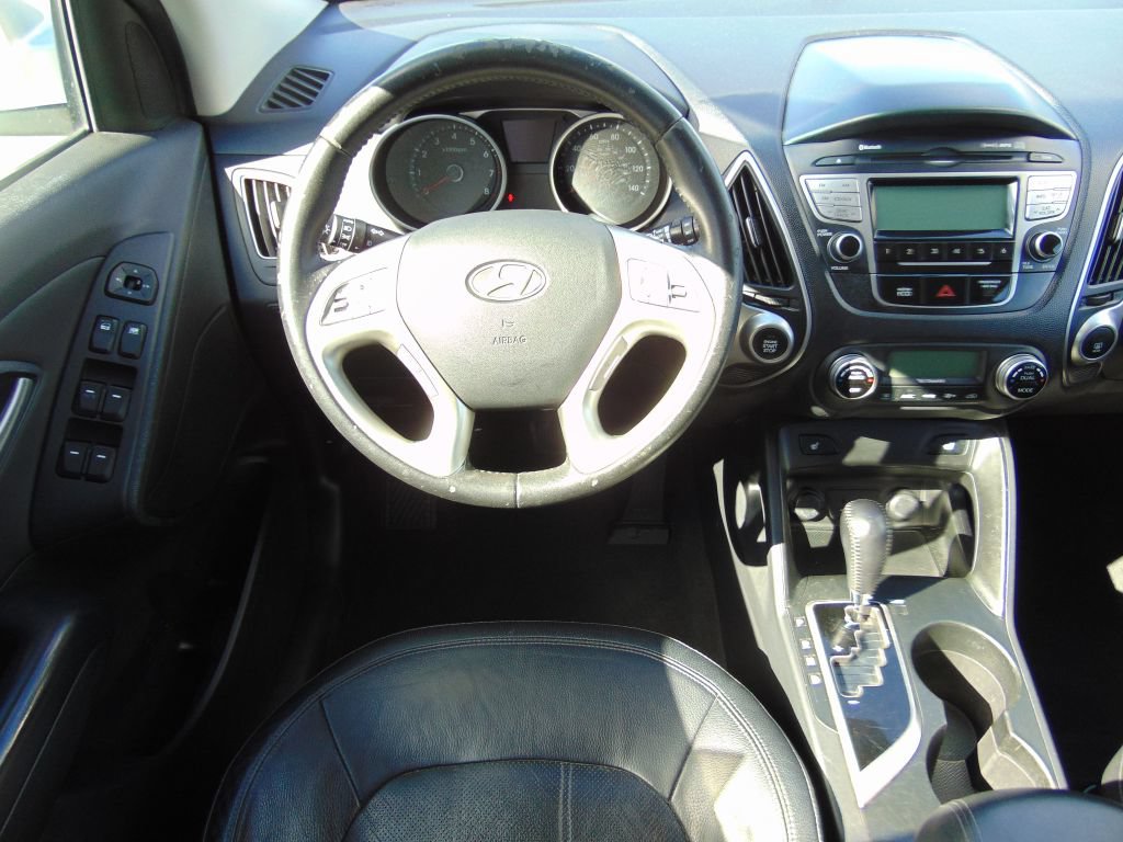 Used 2013 Hyundai Tucson Limited AWD/4WD image 18