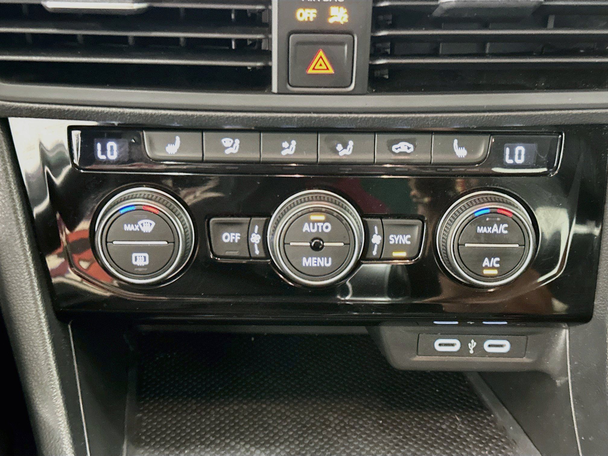 Used 2024 Volkswagen Jetta SE FWD image 24