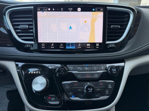 Used 2023 Chrysler Pacifica Limited image 28