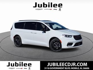 New 2026 Chrysler Pacifica Limited w/ Uconnect Theater Family Group AWD/4WD video 1