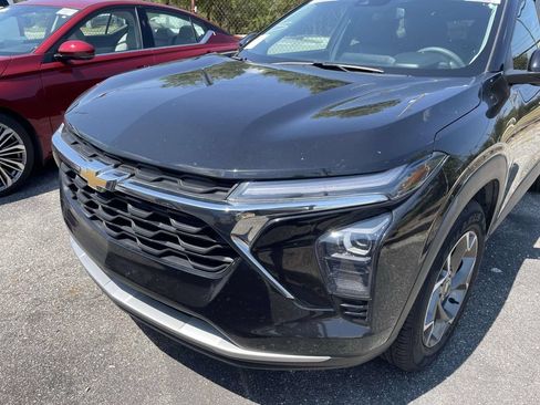 Used 2024 Chevrolet Trax LT FWD image 2