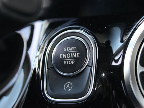 Certified 2021 Mercedes-Benz GLA 250 4MATIC image 25