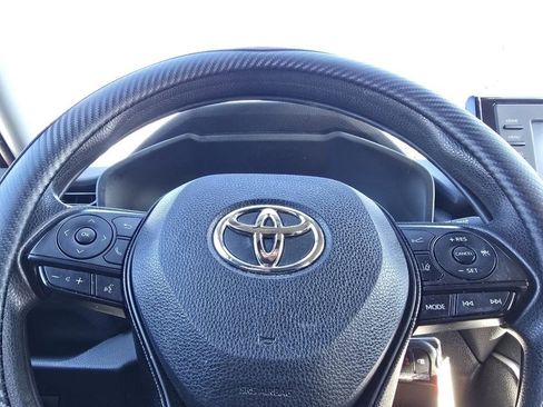 Used 2021 Toyota RAV4 LE image 20