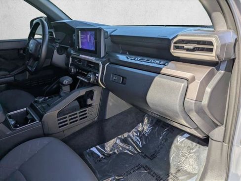 Certified 2025 Toyota Tacoma SR5 AWD/4WD image 20