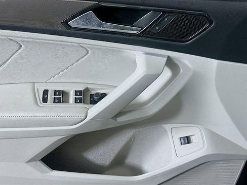 Used 2024 Volkswagen Tiguan SE FWD image 15