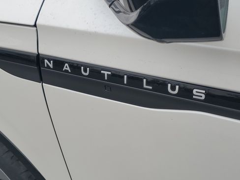 New 2026 Lincoln Nautilus Reserve w/ Jet Appearance Package image 7