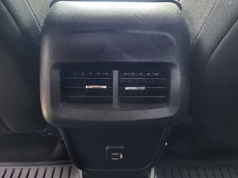 Used 2021 Chevrolet Equinox LT FWD image 40