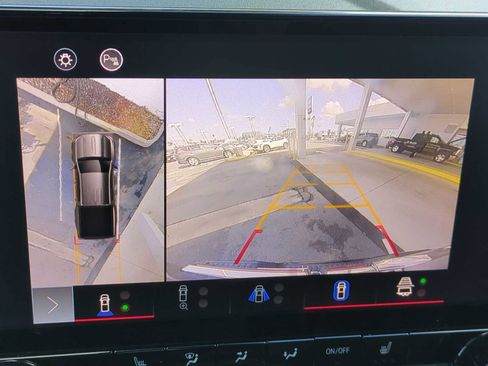 Used 2024 GMC Canyon AT4 w/ Technology Package image 19