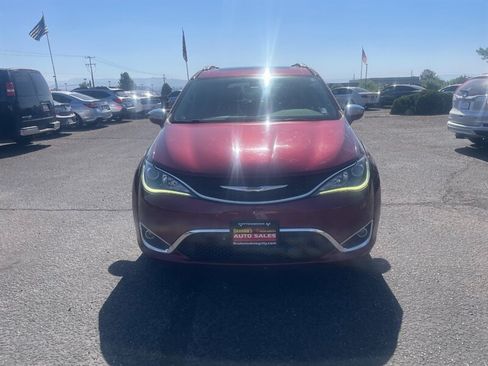 Used 2020 Chrysler Pacifica Limited FWD image 2