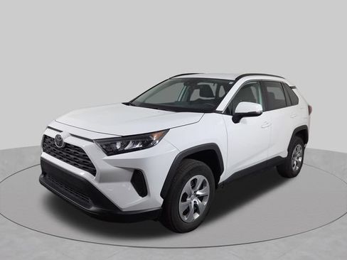 Used 2019 Toyota RAV4 LE w/ Carpet Mat Package FWD image 2