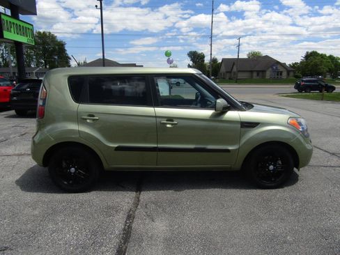 Used 2011 Kia Soul + w/ Audio Pkg FWD image 9