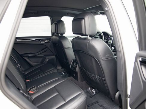 Certified 2025 Porsche Macan image 25