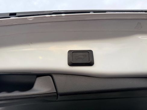 Used 2020 Toyota RAV4 XLE image 22