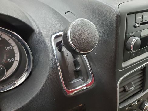 Used 2012 Dodge Grand Caravan SE image 29