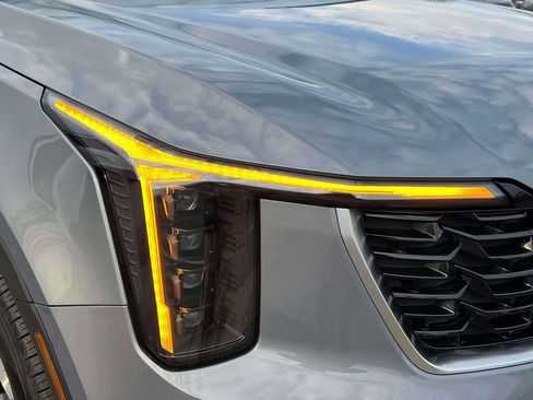 Used 2025 Kia Sorento S image 9