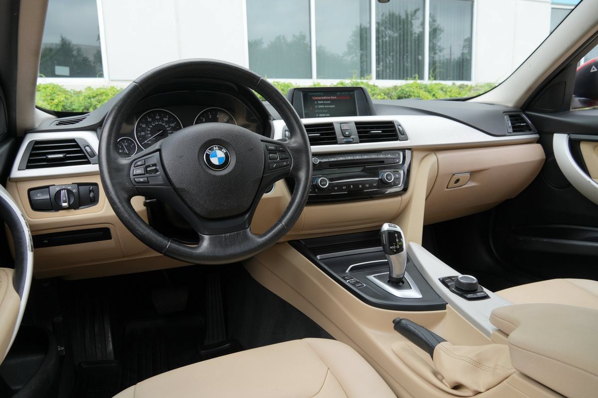 Used 2018 BMW 320i Sedan w/ Convenience Package RWD image 5