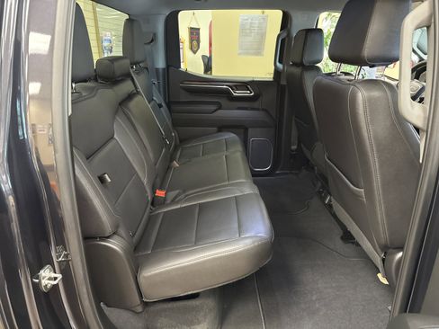 Used 2024 GMC Sierra 1500 SLT AWD/4WD image 33