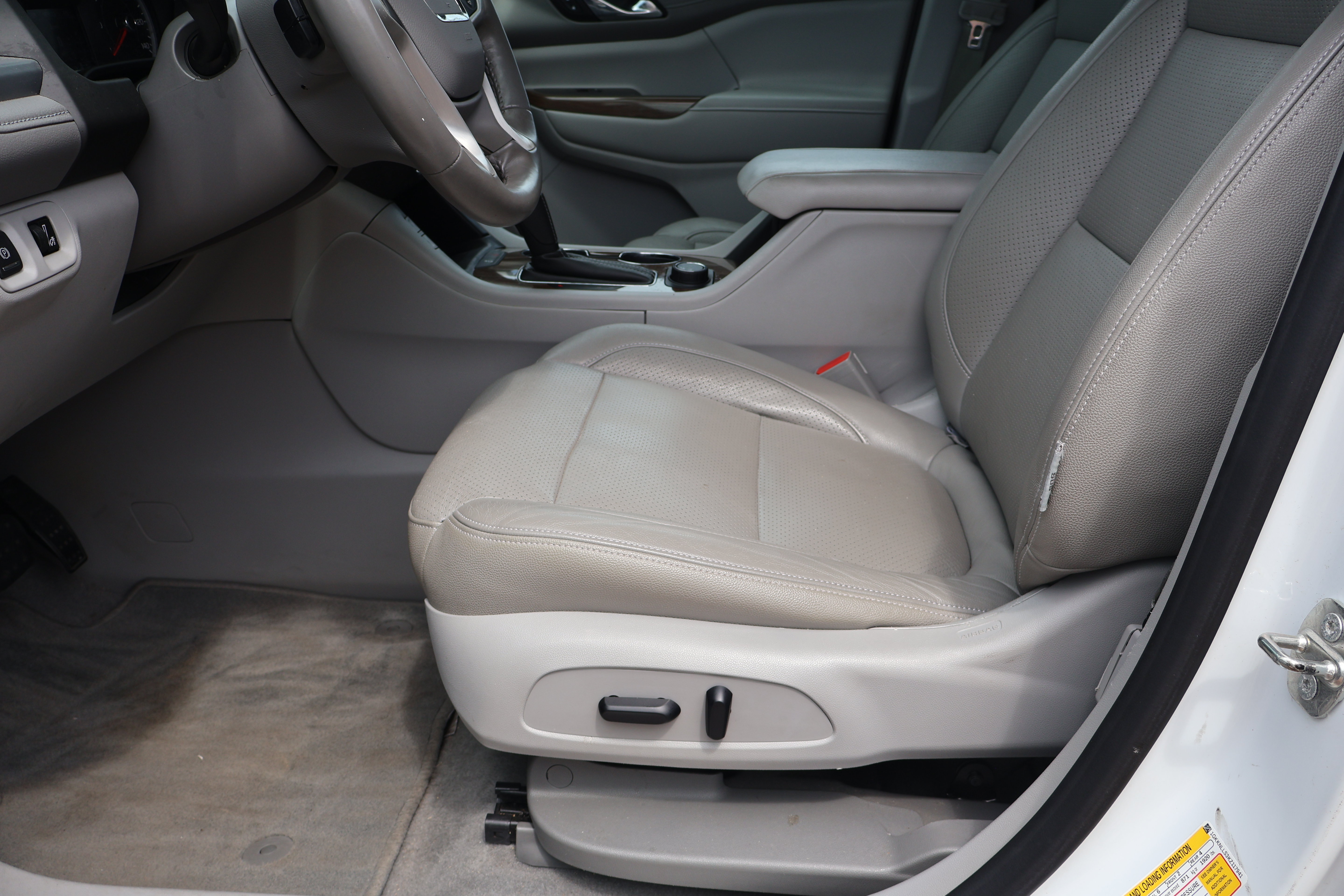 Used 2019 GMC Acadia SLE FWD image 8